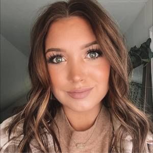 Meet your Posher, Kelsea kristine